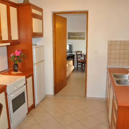 Takis - Kontogialos,