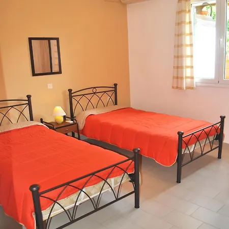 Takis - Kontogialos, Lejlighed *