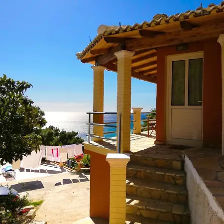 Takis - Kontogialos, Pelekas