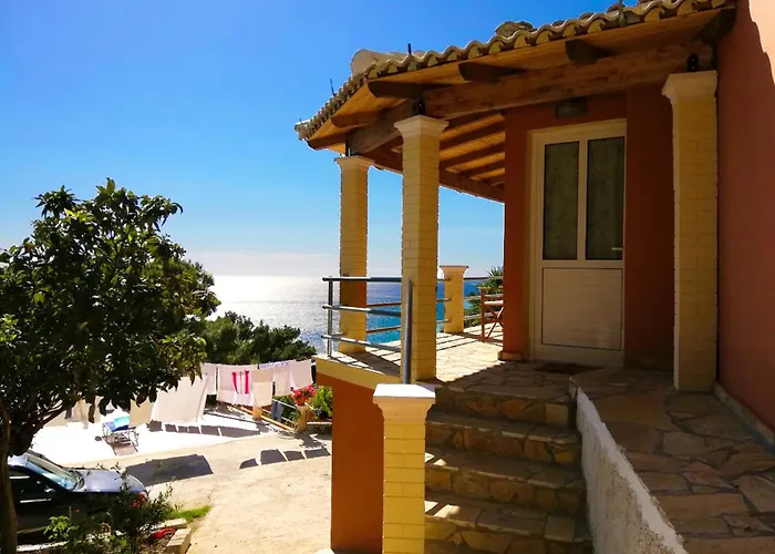 Takis - Kontogialos, Pelekas